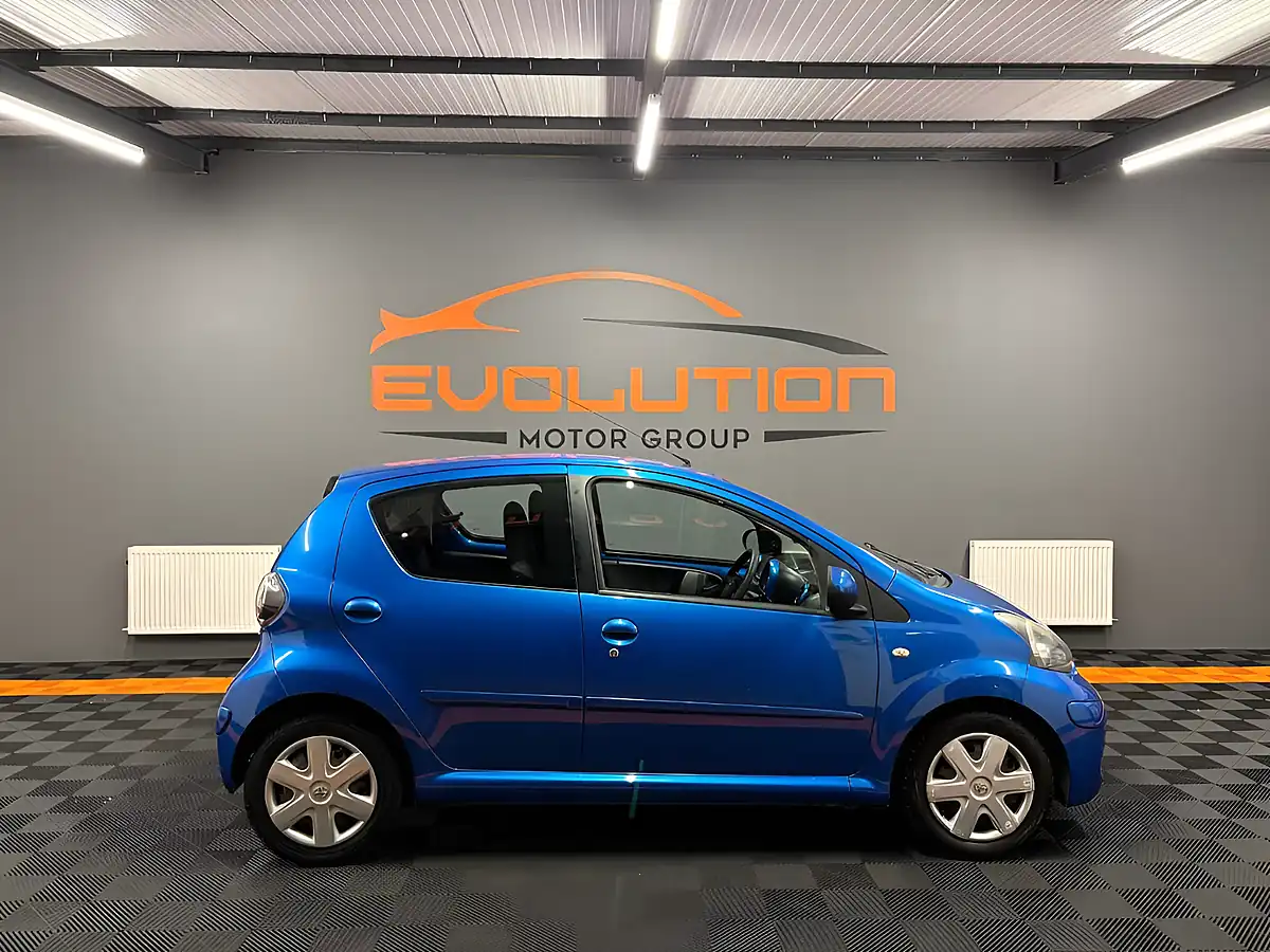 Used 2009 Toyota Aygo Blue Blue - Interior and Exterior details 8