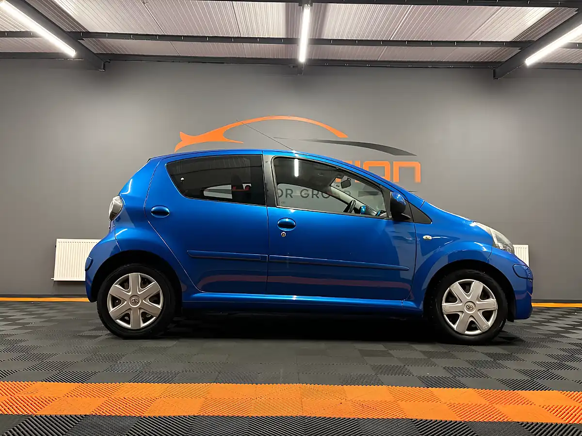 Used 2009 Toyota Aygo Blue Blue - Interior and Exterior details 9