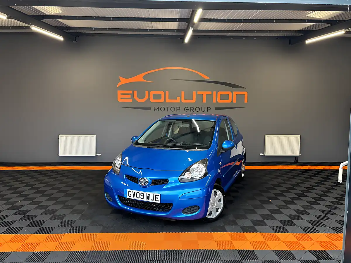Used 2009 Toyota Aygo Blue Edition Blue - Front View
