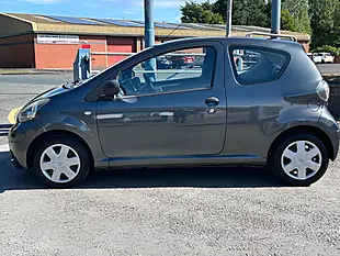 Used 2009 Toyota Aygo Hatchback Grey - Interior and Exterior details 8