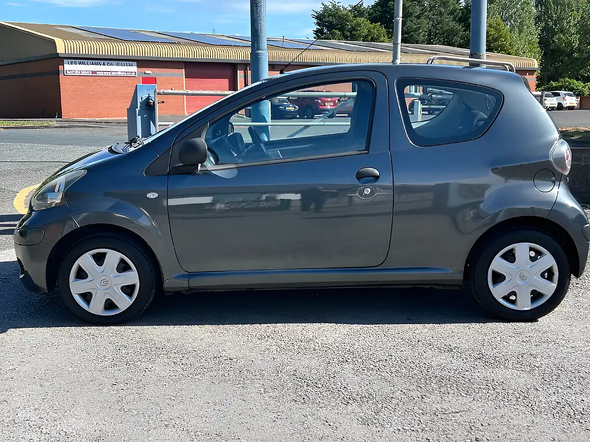 Used 2009 Toyota Aygo Hatchback Grey - Interior and Exterior details 8