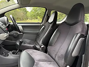 Used 2009 Toyota Aygo Platinum Silver - Interior and Exterior details 15