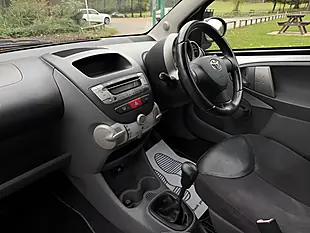Used 2009 Toyota Aygo Platinum Silver - Interior and Exterior details 18