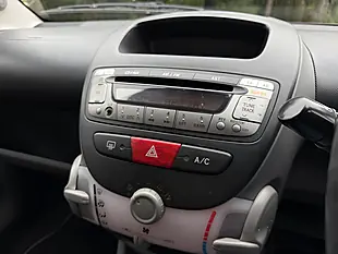 Used 2009 Toyota Aygo Platinum Silver - Interior and Exterior details 19