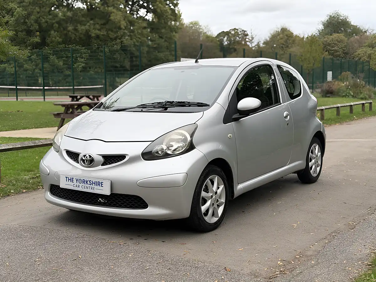 Used 2009 Toyota Aygo Platinum Silver - Interior and Exterior details 3