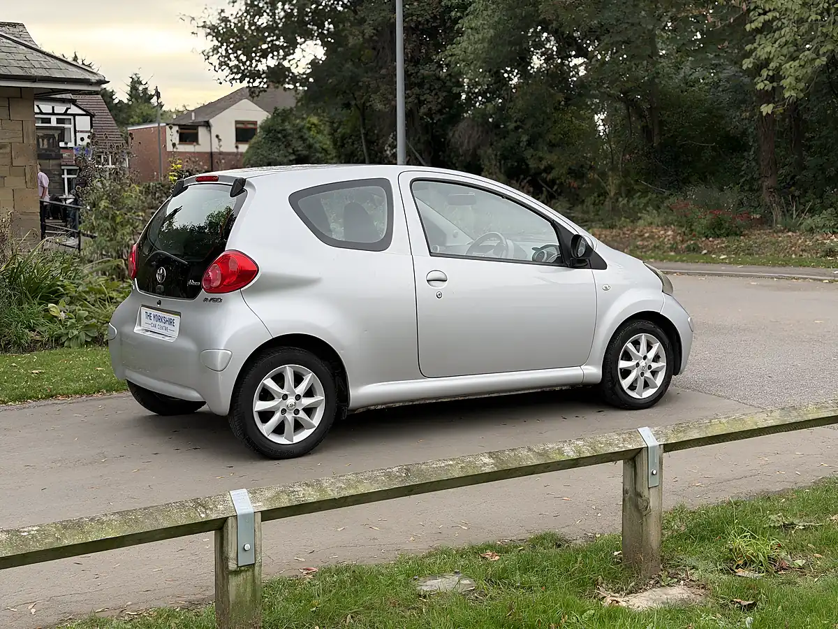 Used 2009 Toyota Aygo Platinum Silver - Interior and Exterior details 7