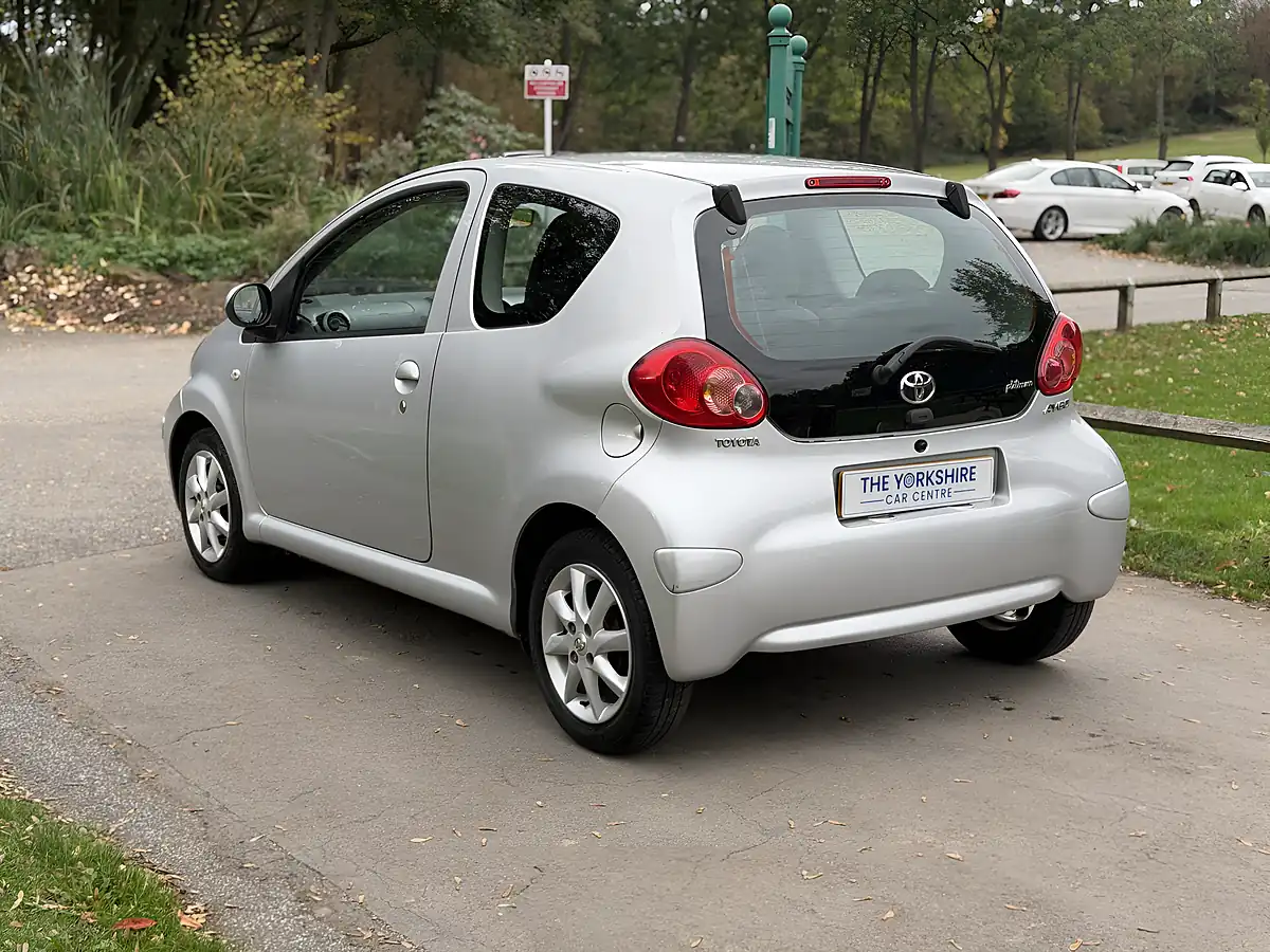 Used 2009 Toyota Aygo Platinum Silver - Interior and Exterior details 9