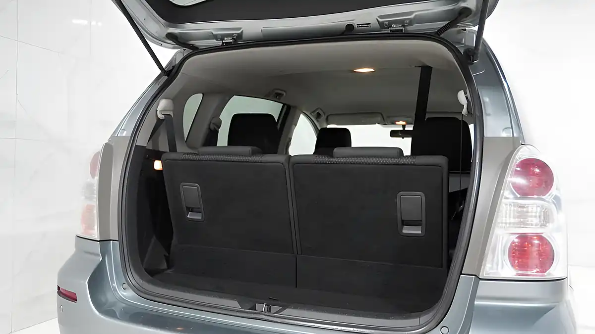 Used 2009 Toyota Corolla Verso Sr Silver - Interior and Exterior details 10