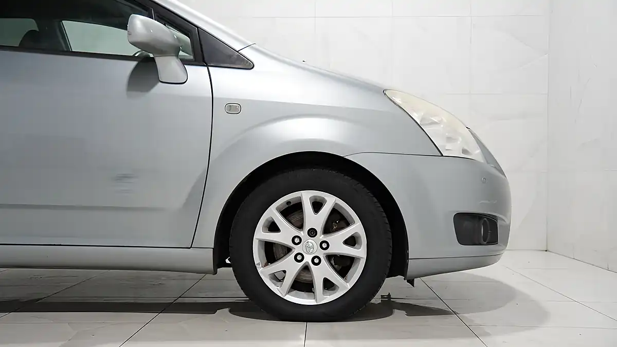 Used 2009 Toyota Corolla Verso Sr Silver - Interior and Exterior details 12