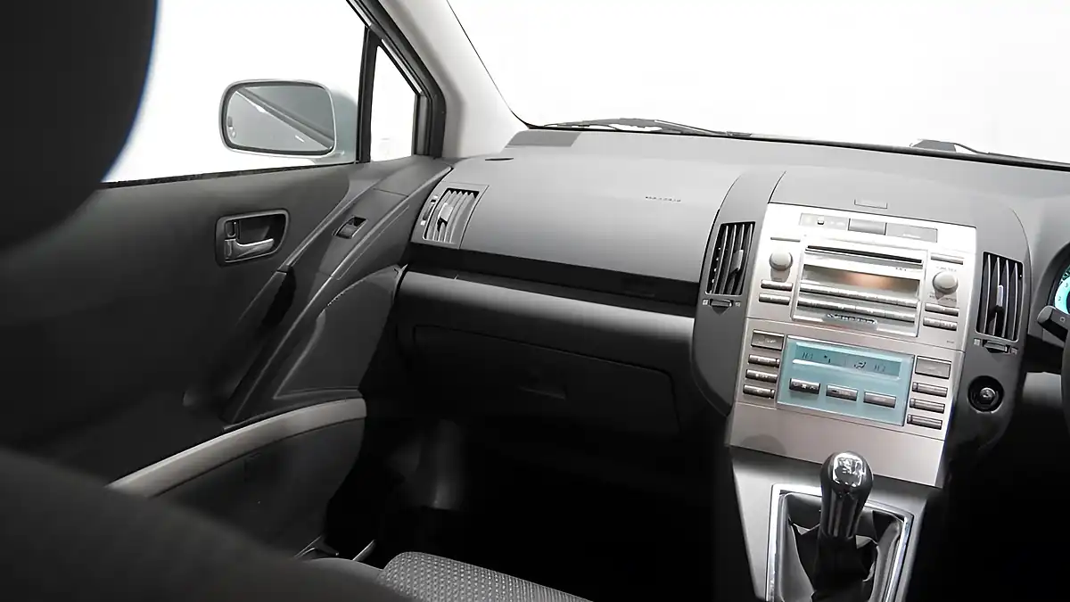 Used 2009 Toyota Corolla Verso Sr Silver - Interior and Exterior details 16