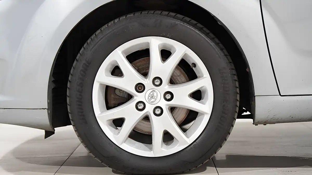 Used 2009 Toyota Corolla Verso Sr Silver - Interior and Exterior details 18