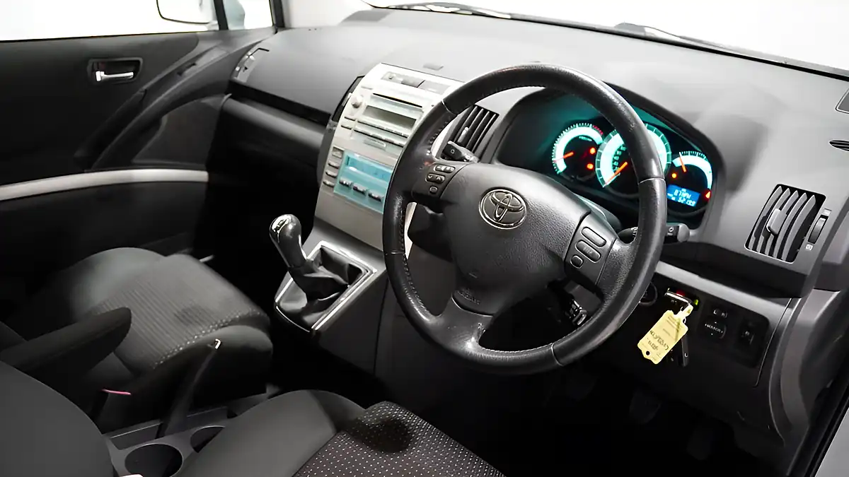 Used 2009 Toyota Corolla Verso Sr Silver - Interior and Exterior details 2