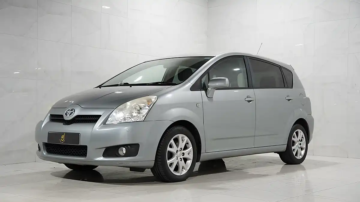 Used 2009 Toyota Corolla Verso Sr Silver - Interior and Exterior details 4