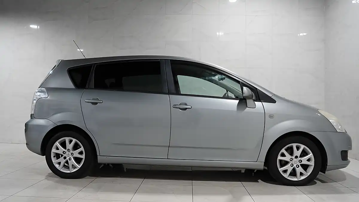 Used 2009 Toyota Corolla Verso Sr Silver - Interior and Exterior details 8