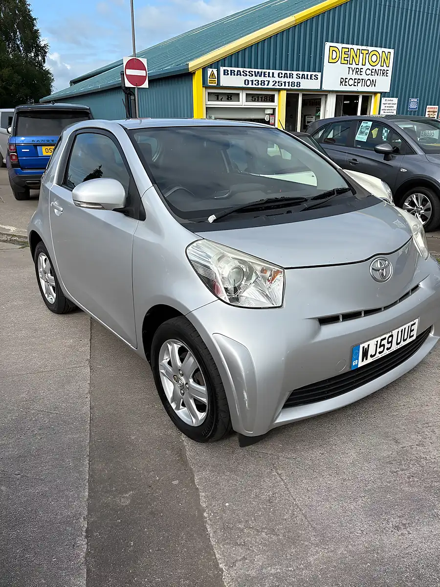 Used 2009 Toyota Iq Hatchback 3dr Silver - Front View