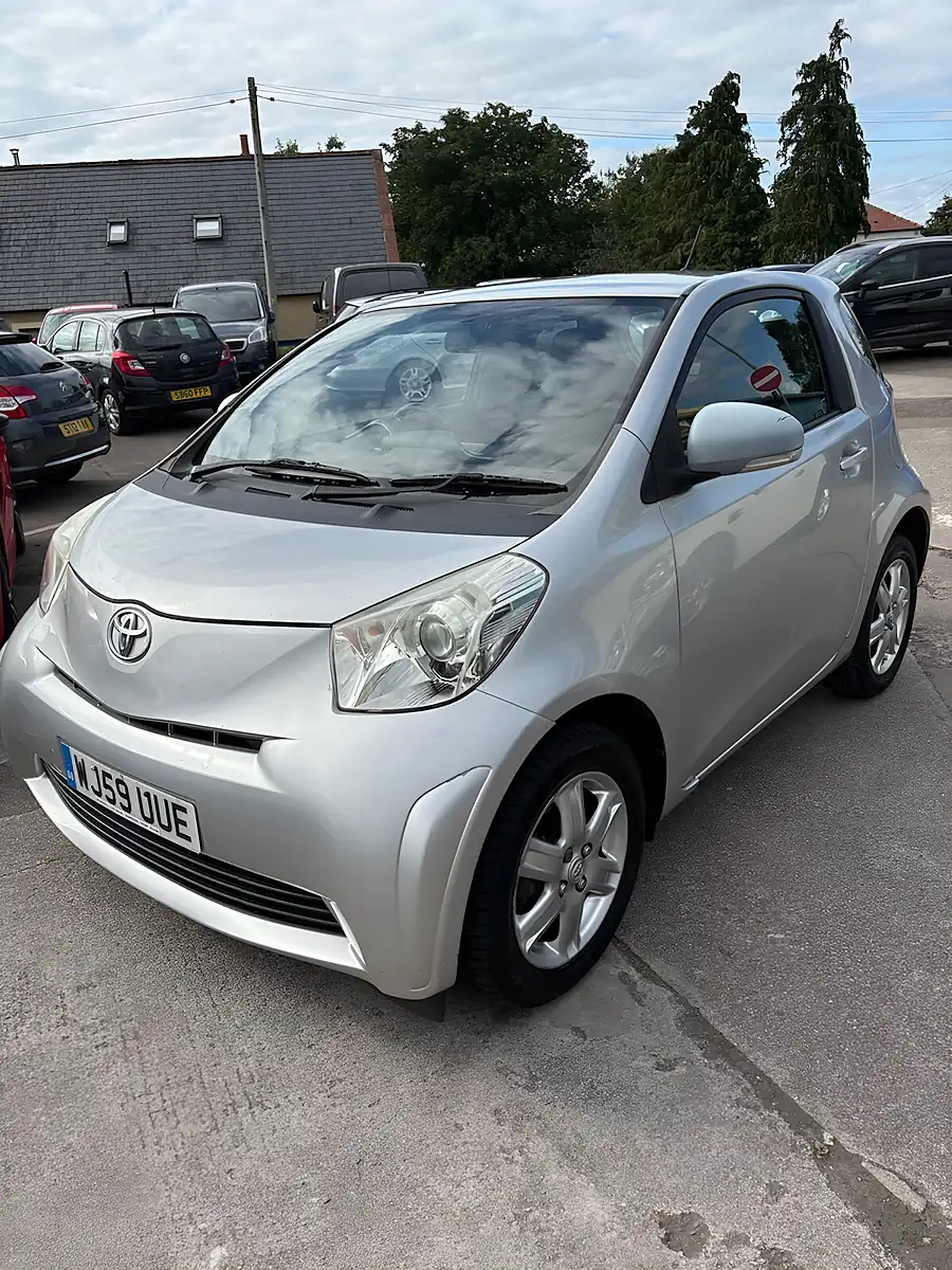 Used 2009 Toyota Iq Hatchback 3dr Silver - Interior and Exterior details 2