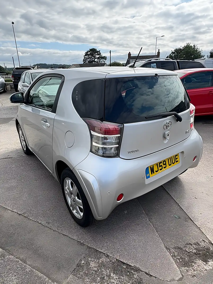 Used 2009 Toyota Iq Hatchback 3dr Silver - Interior and Exterior details 3