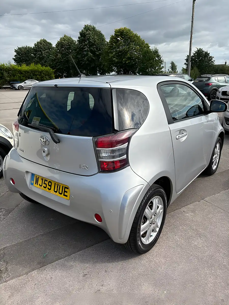 Used 2009 Toyota Iq Hatchback 3dr Silver - Interior and Exterior details 4