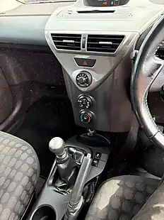Used 2009 Toyota Iq Hatchback 3dr Silver - Interior and Exterior details 7
