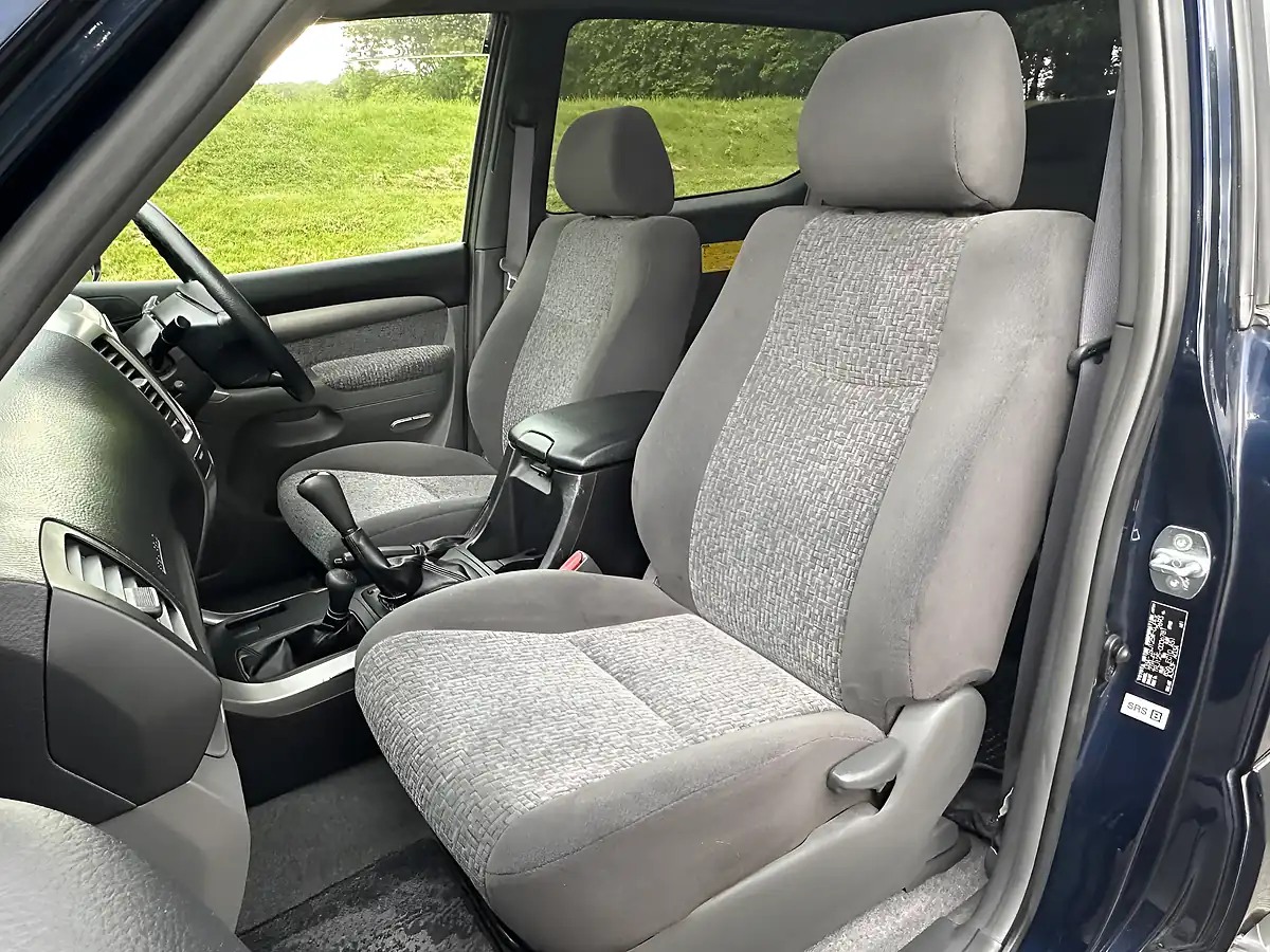 Used 2009 Toyota Land Cruiser Rz Prado Blue - Interior and Exterior details 15