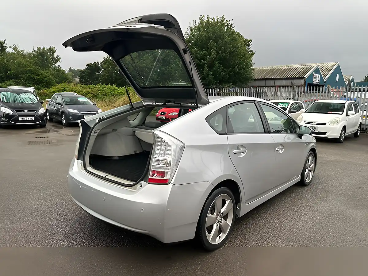 Used 2009 Toyota Prius T Spirit Silver - Interior and Exterior details 11