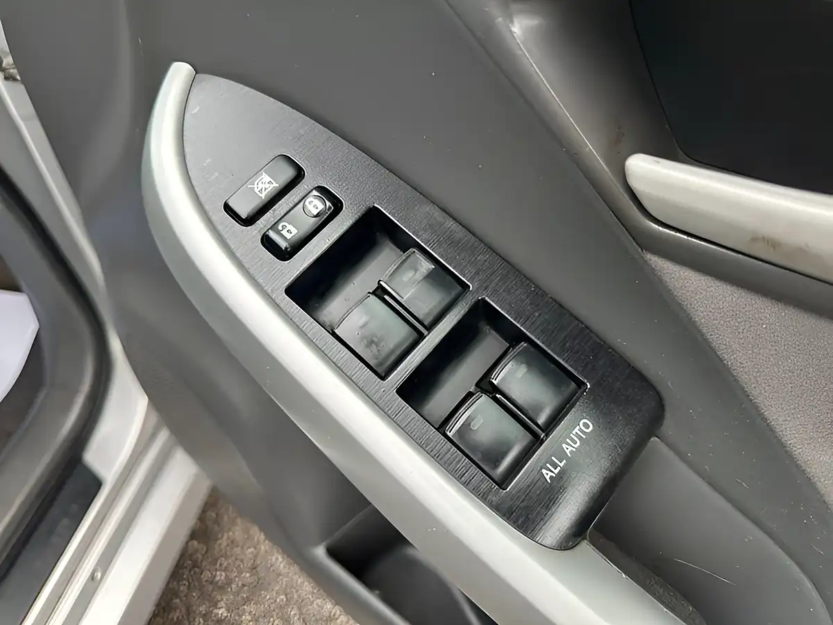 Used 2009 Toyota Prius T Spirit Silver - Interior and Exterior details 13