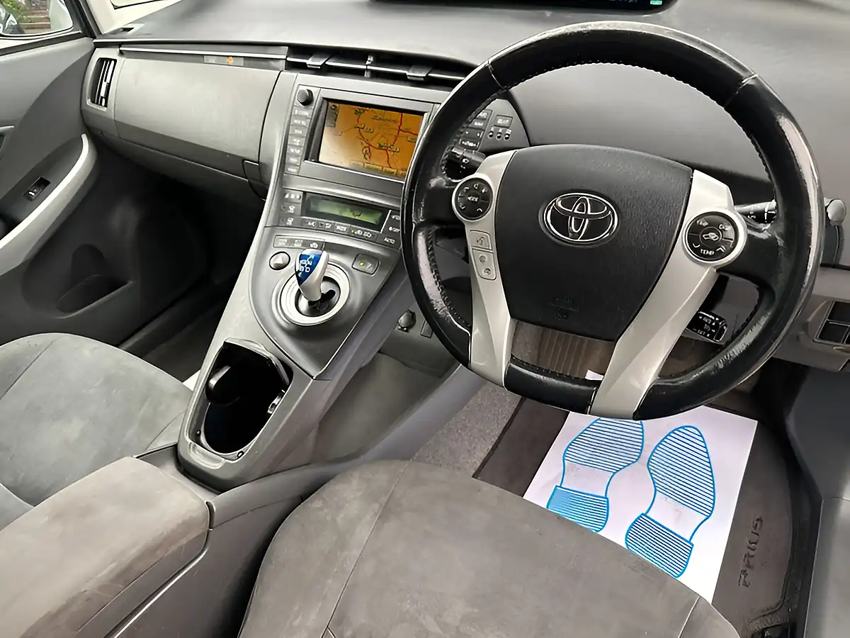 Used 2009 Toyota Prius T Spirit Silver - Interior and Exterior details 2