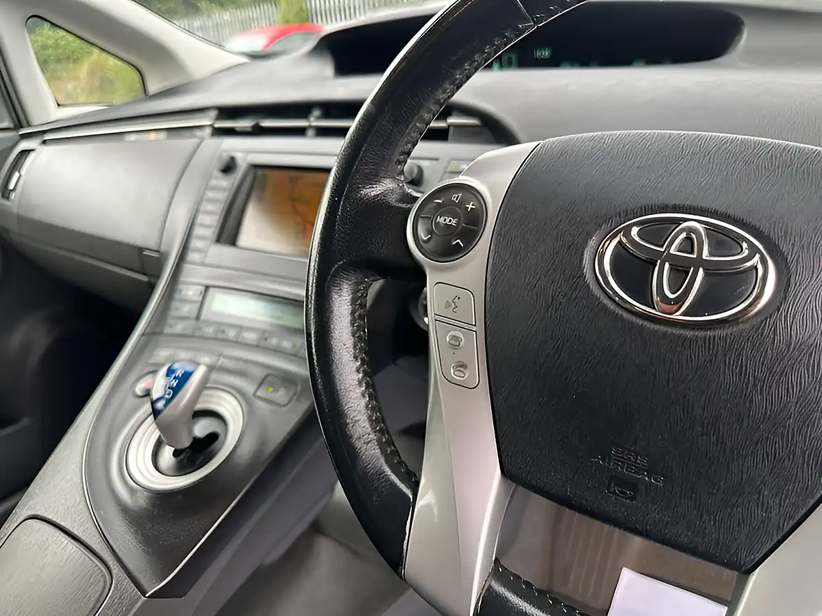 Used 2009 Toyota Prius T Spirit Silver - Interior and Exterior details 7