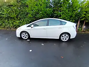 Used 2009 Toyota Prius T4 White - Interior and Exterior details 12