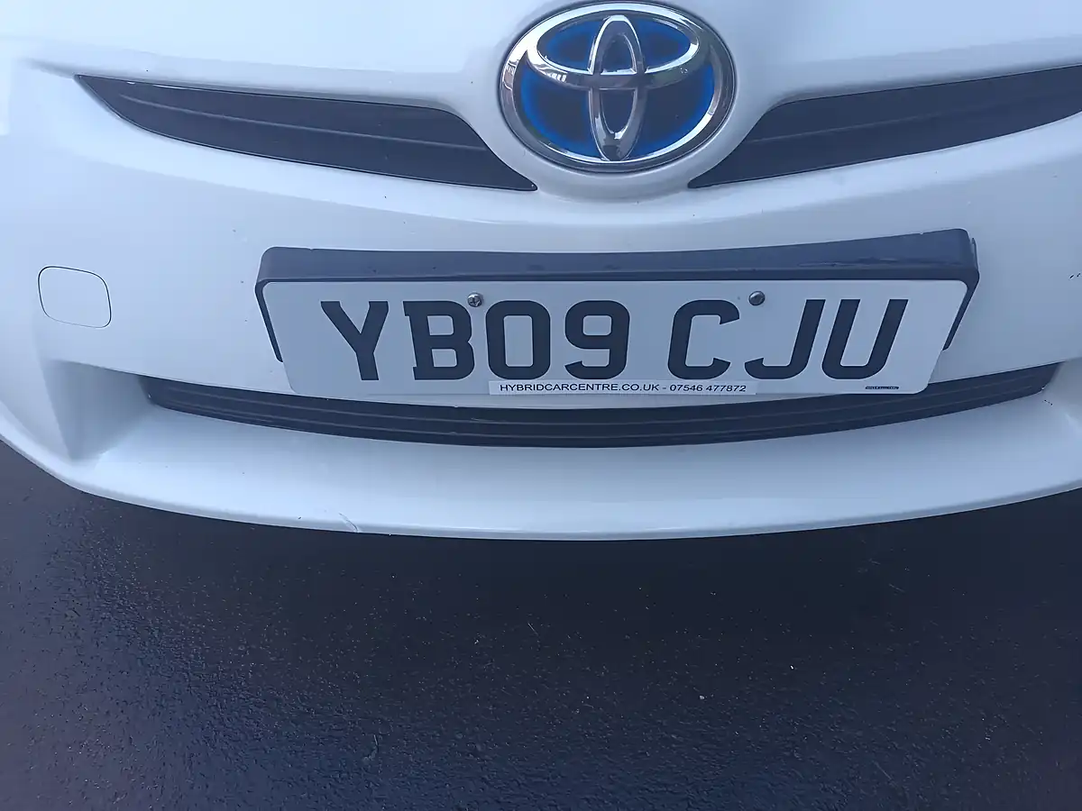 Used 2009 Toyota Prius T4 White - Interior and Exterior details 2