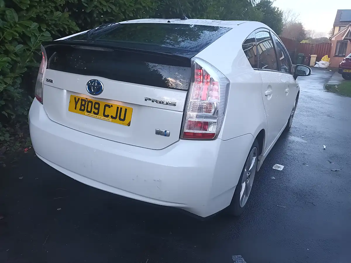 Used 2009 Toyota Prius T4 White - Interior and Exterior details 5