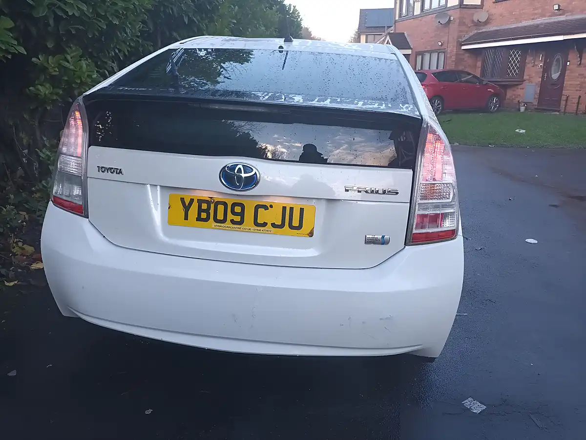 Used 2009 Toyota Prius T4 White - Interior and Exterior details 6