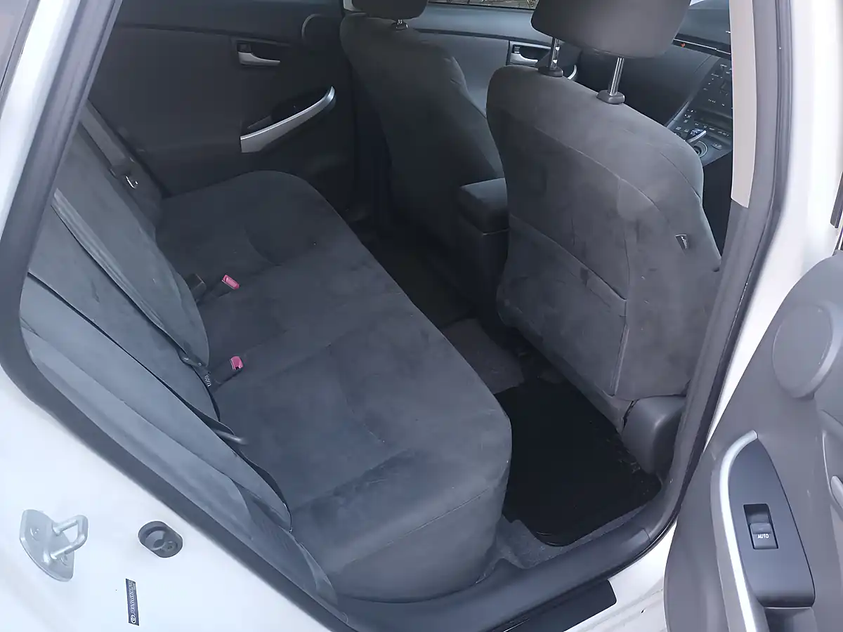 Used 2009 Toyota Prius T4 White - Interior and Exterior details 7