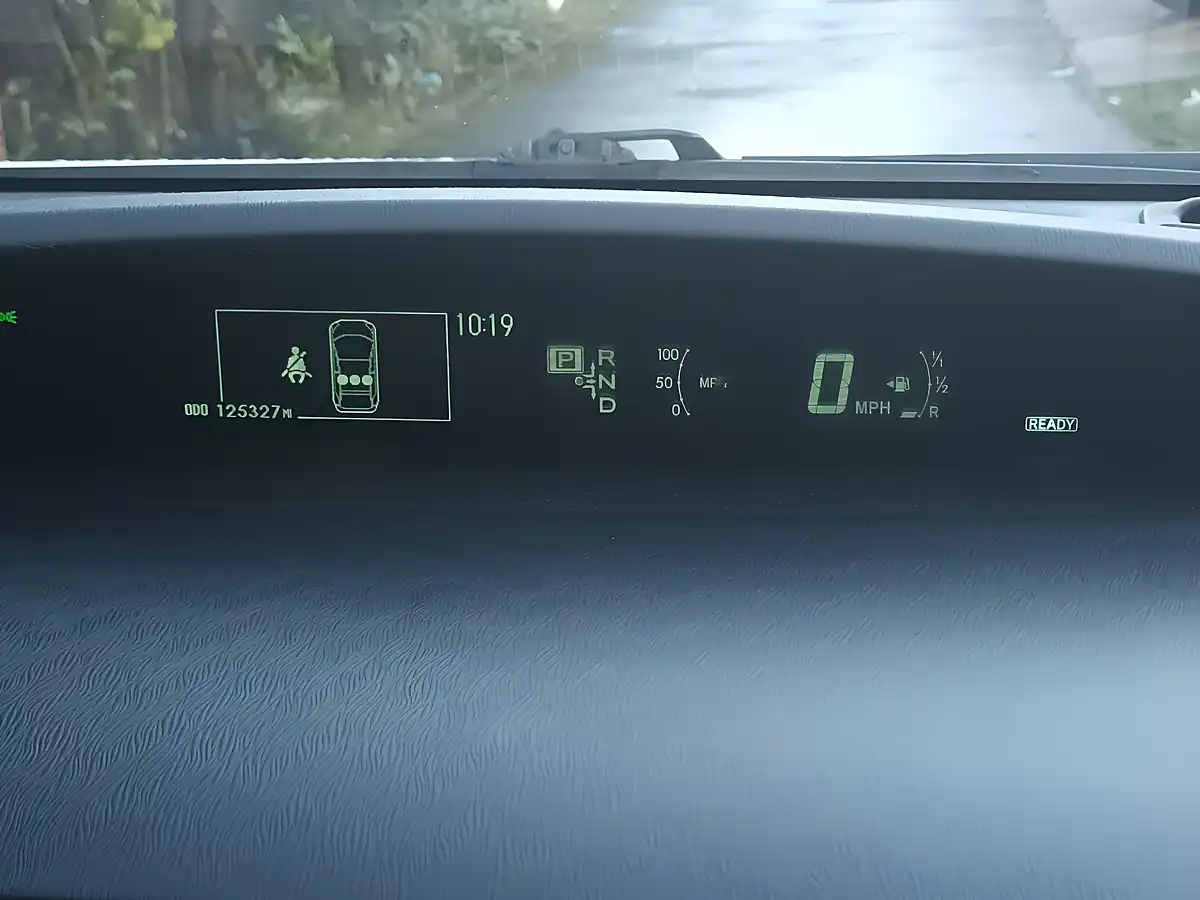 Used 2009 Toyota Prius T4 White - Interior and Exterior details 9