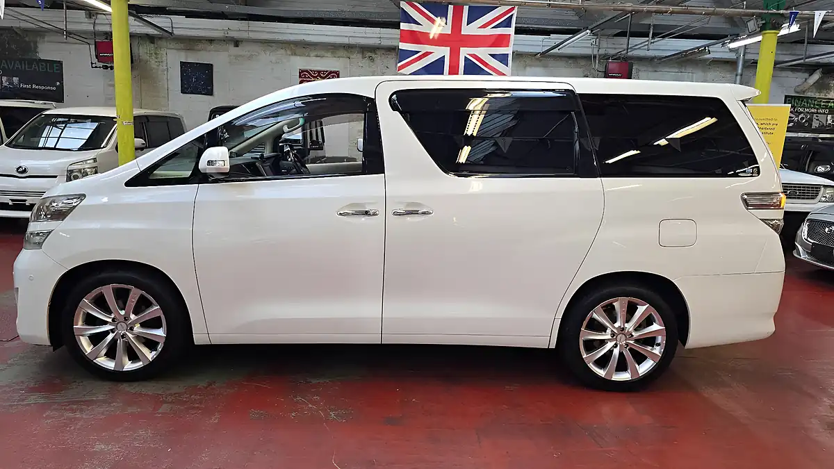 Used 2009 Toyota Vellfire Ultra Luxury Pack 4wd Recliner Seats White - Interior and Exterior details 17