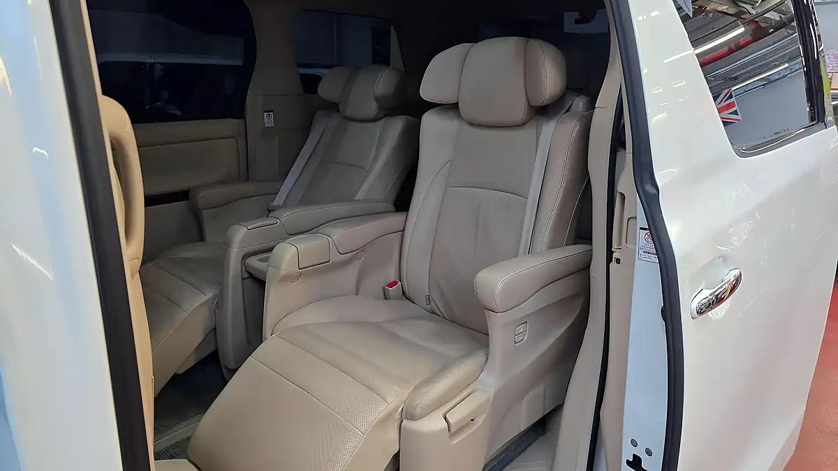 Used 2009 Toyota Vellfire Ultra Luxury Pack 4wd Recliner Seats White - Interior and Exterior details 3