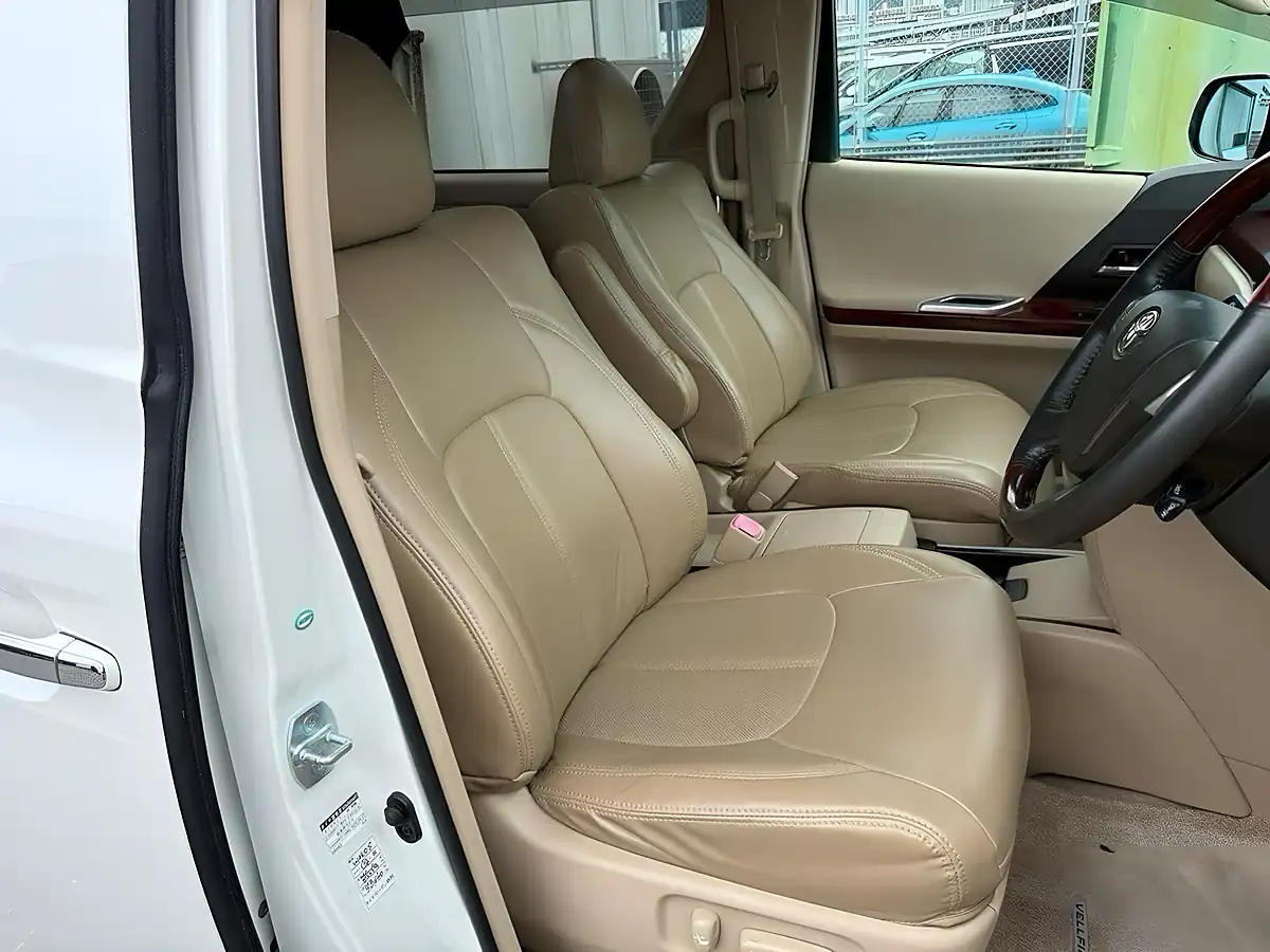 Used 2009 Toyota Vellfire V (7 Seater) White - Interior and Exterior details 11