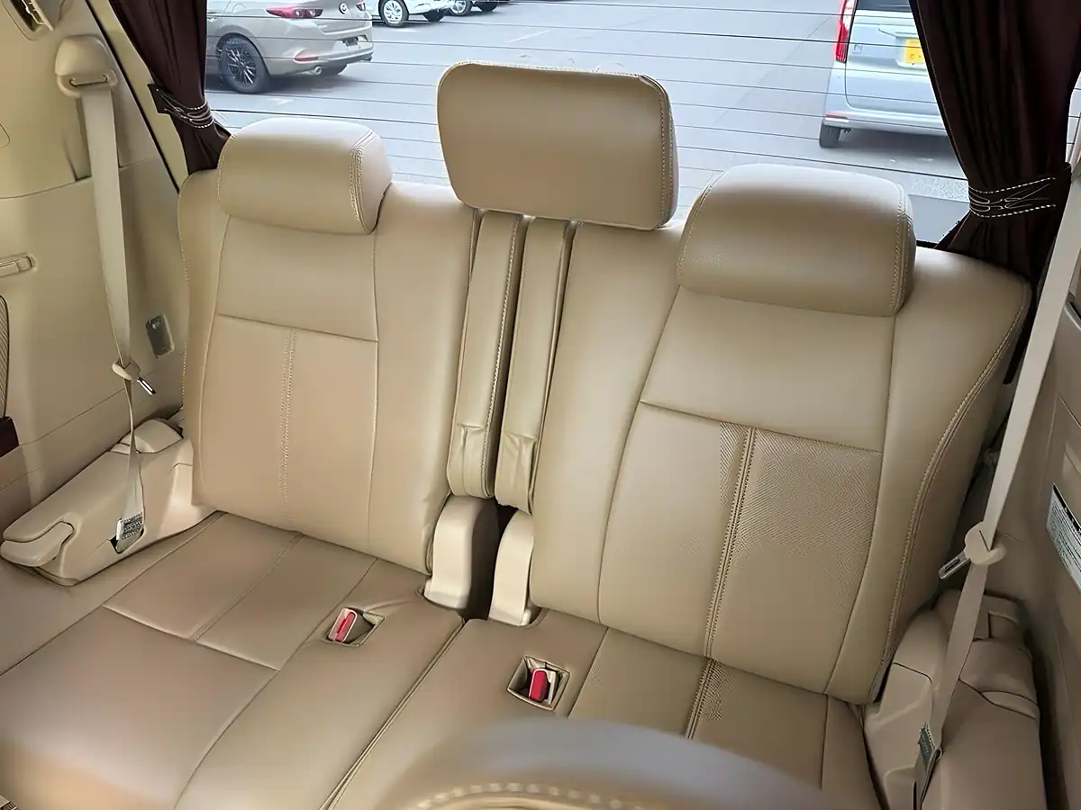 Used 2009 Toyota Vellfire V (7 Seater) White - Interior and Exterior details 16