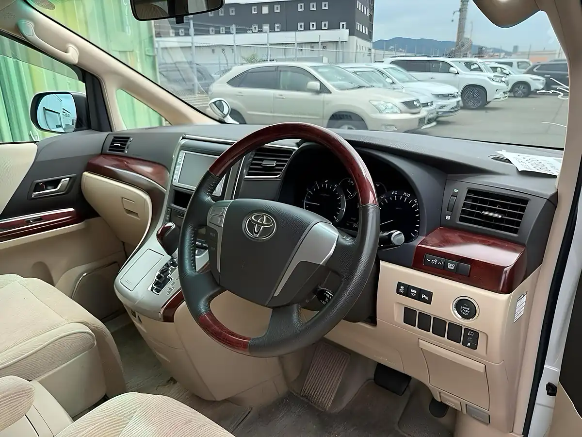 Used 2009 Toyota Vellfire V (8 Seater) White - Interior and Exterior details 10