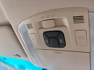Used 2009 Toyota Vellfire V (8 Seater) White - Interior and Exterior details 16