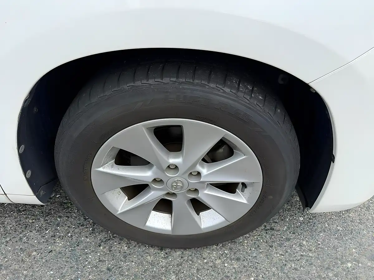 Used 2009 Toyota Vellfire V (8 Seater) White - Interior and Exterior details 18