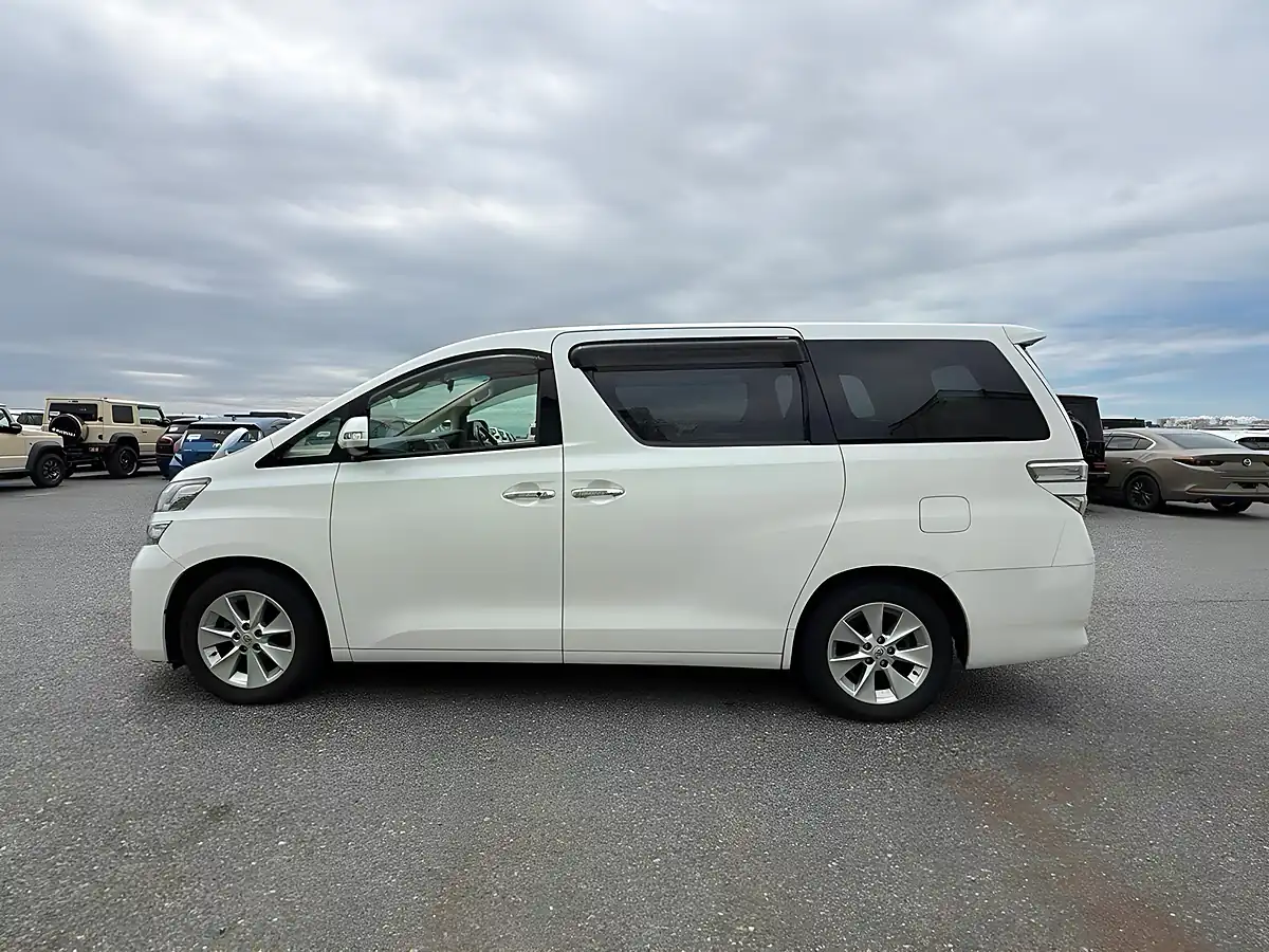 Used 2009 Toyota Vellfire V (8 Seater) White - Interior and Exterior details 5