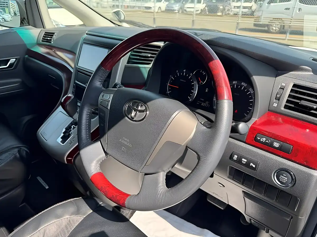Used 2009 Toyota Vellfire Z (7 Seater) White - Interior and Exterior details 11