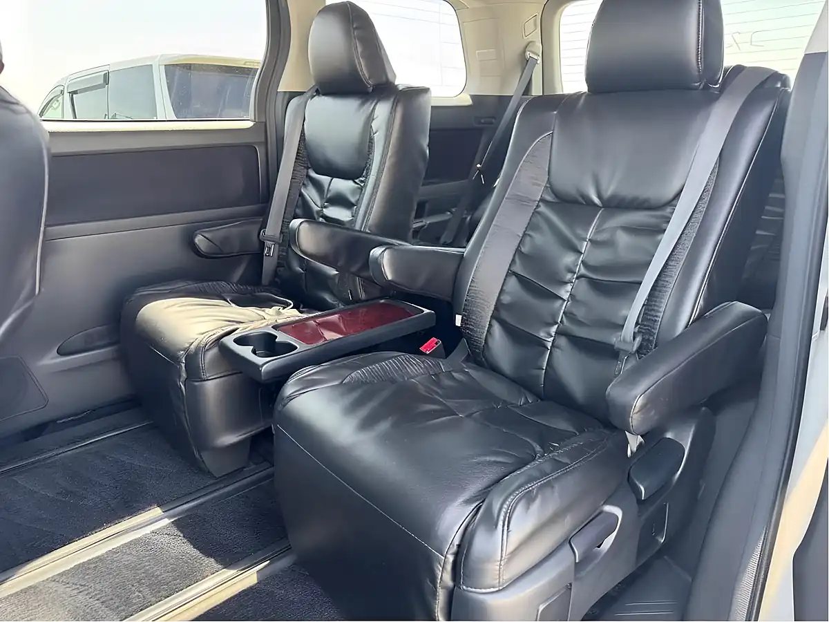 Used 2009 Toyota Vellfire Z (7 Seater) White - Interior and Exterior details 14