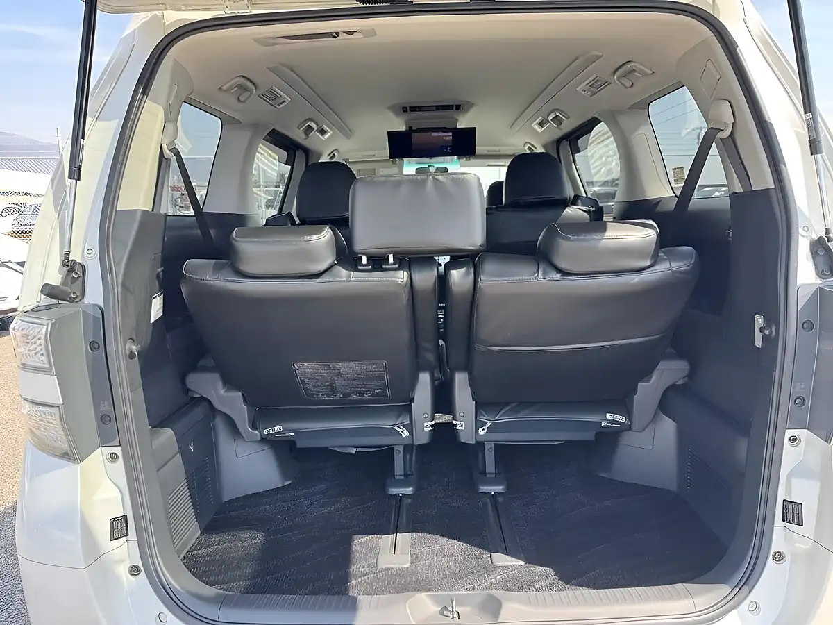 Used 2009 Toyota Vellfire Z (7 Seater) White - Interior and Exterior details 7