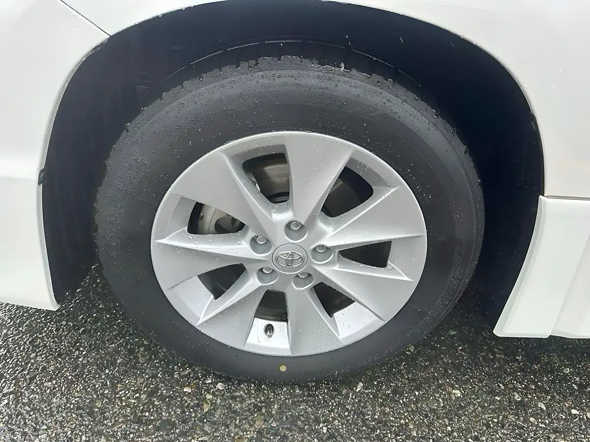 Used 2009 Toyota Vellfire Z (7 Seater) White Pearl Mica Metallic - Interior and Exterior details 9