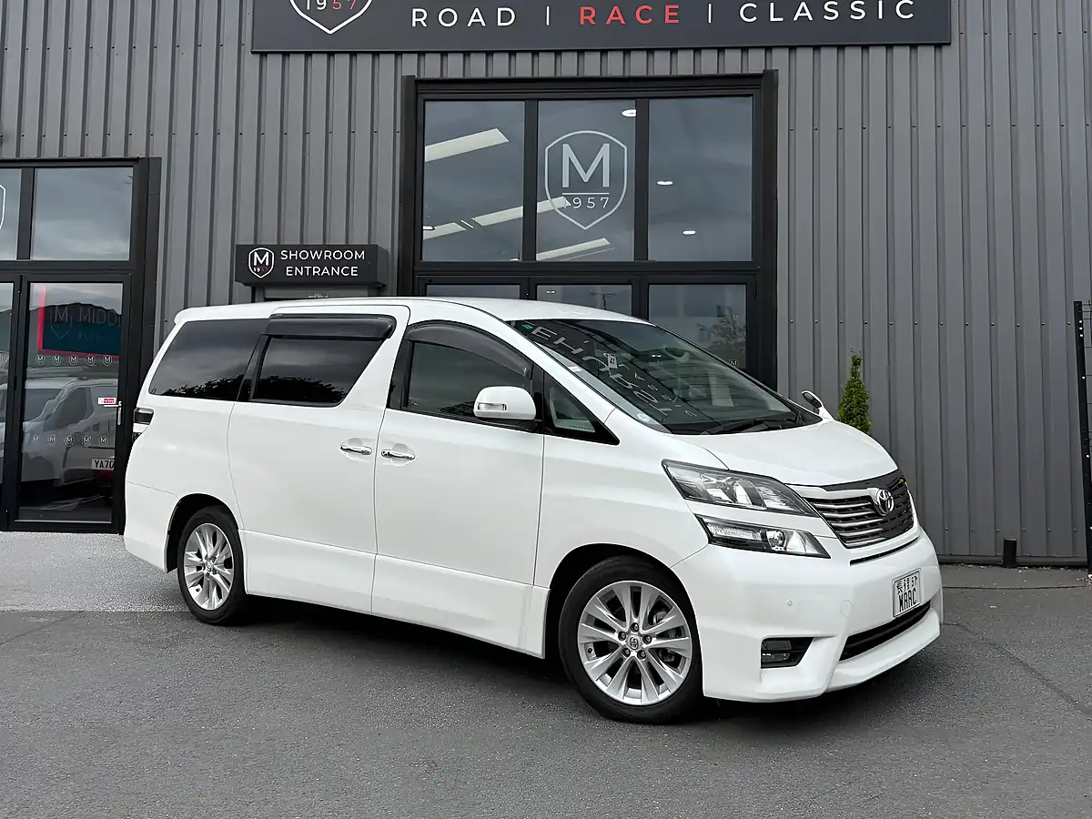 Used 2009 Toyota Vellfire Z (8 Seater) White - Front View