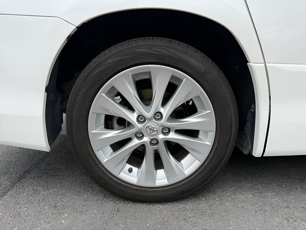 Used 2009 Toyota Vellfire Z (8 Seater) White - Interior and Exterior details 11