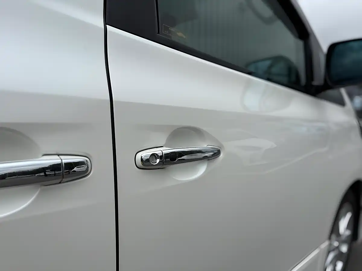 Used 2009 Toyota Vellfire Z (8 Seater) White - Interior and Exterior details 13