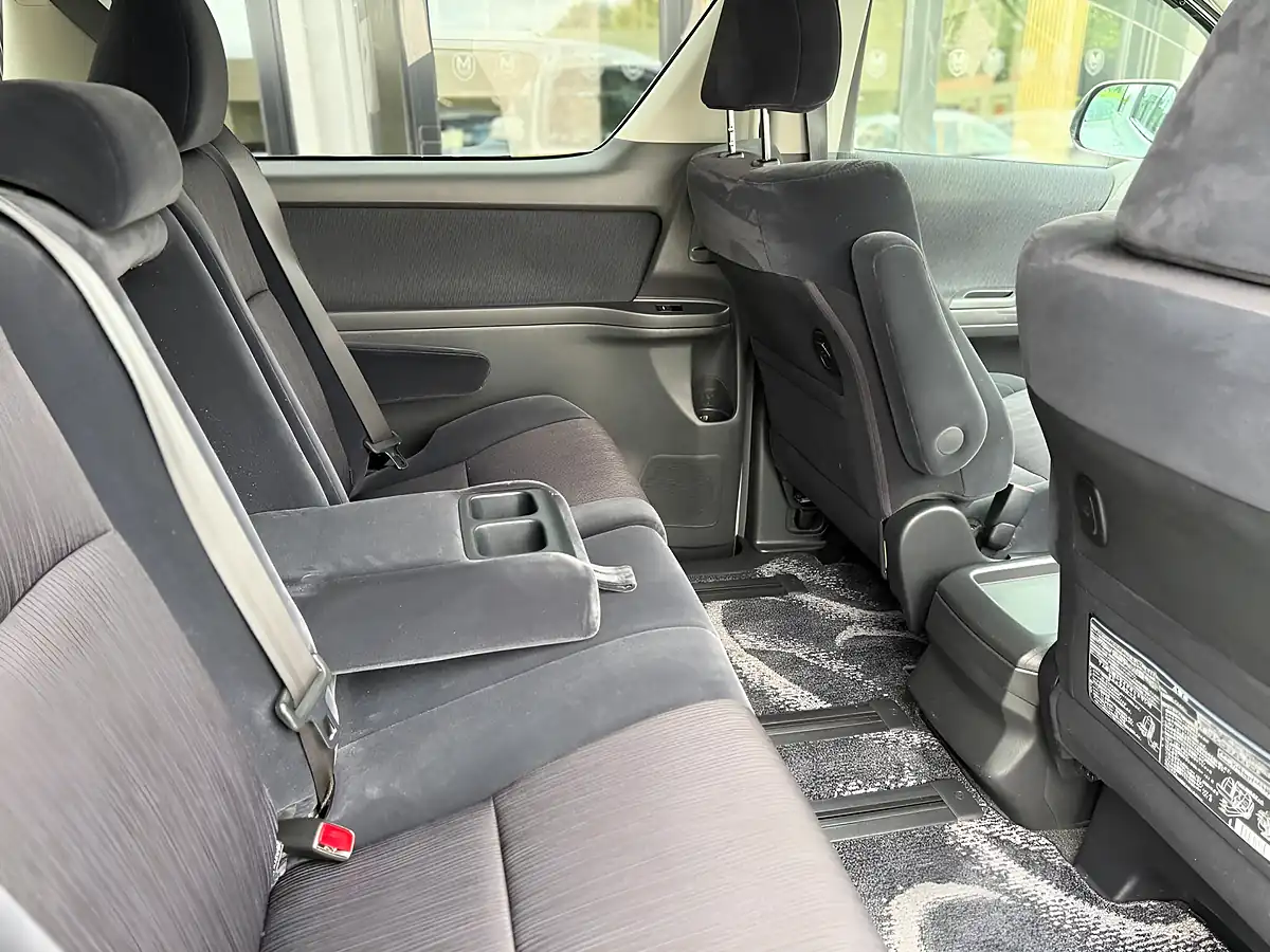 Used 2009 Toyota Vellfire Z (8 Seater) White - Interior and Exterior details 16